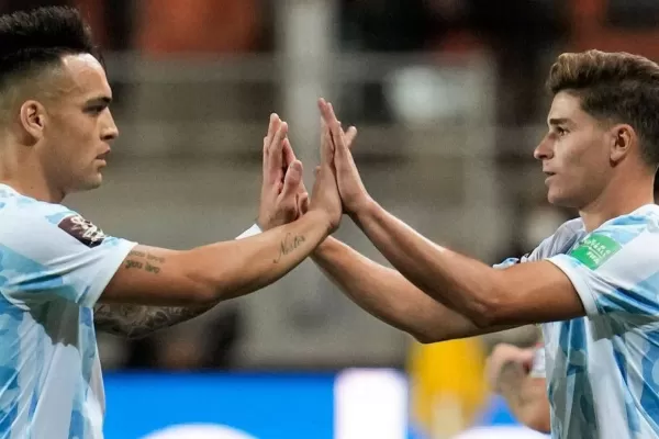 LA GACETA en Qatar: Julián y Lautaro, el abrazo del alma