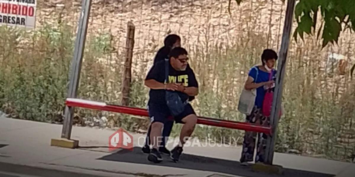 ¡Insólito! En Jujuy afirman que vieron a Diego Maradona en una parada de colectivos