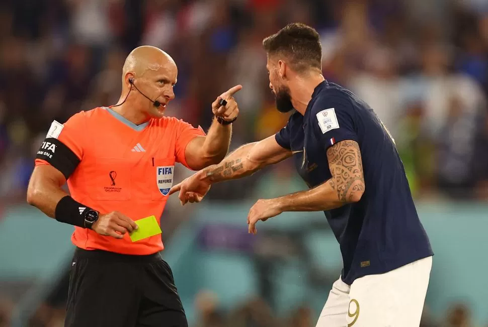 CARA A CARA. Marciniak y Giroud estuvieron frente a frente hace algunas semanas, cuando el polaco dirigió el duelo entre franceses y daneses. 