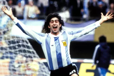 LA GACETA en Qatar: Cinco finales entre batallas, tiros en los palos, un mariscal improvisado, arbitrajes nefastos y “¡era por abajo!”