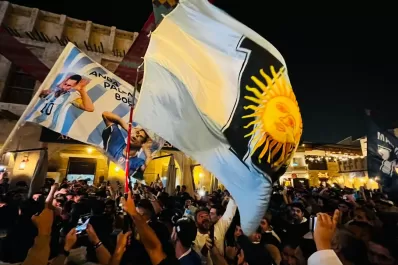 Al séptimo día, no descansaron: los hinchas le regalaron a la Selección un último banderazo