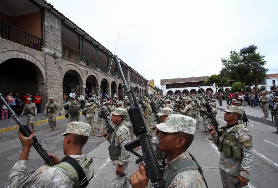 DE MAL EN PEOR. El llamado a las tropas sólo logró exacerbar la crisis.  