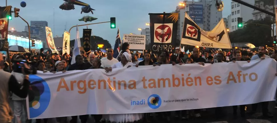 ¿Qué ocurrió con la raza negra en el país y en Tucumán?