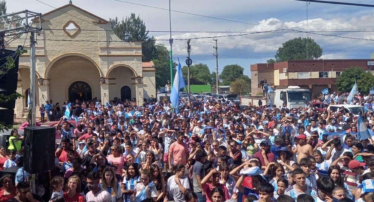 Osvaldo Jaldo saludó a la Selección y se sumó a los festejos en Trancas