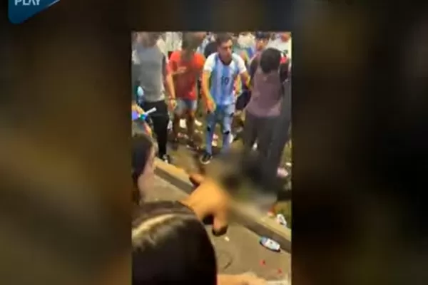 Tras caer desde una farola durante los festejos, un joven fue internado y operado