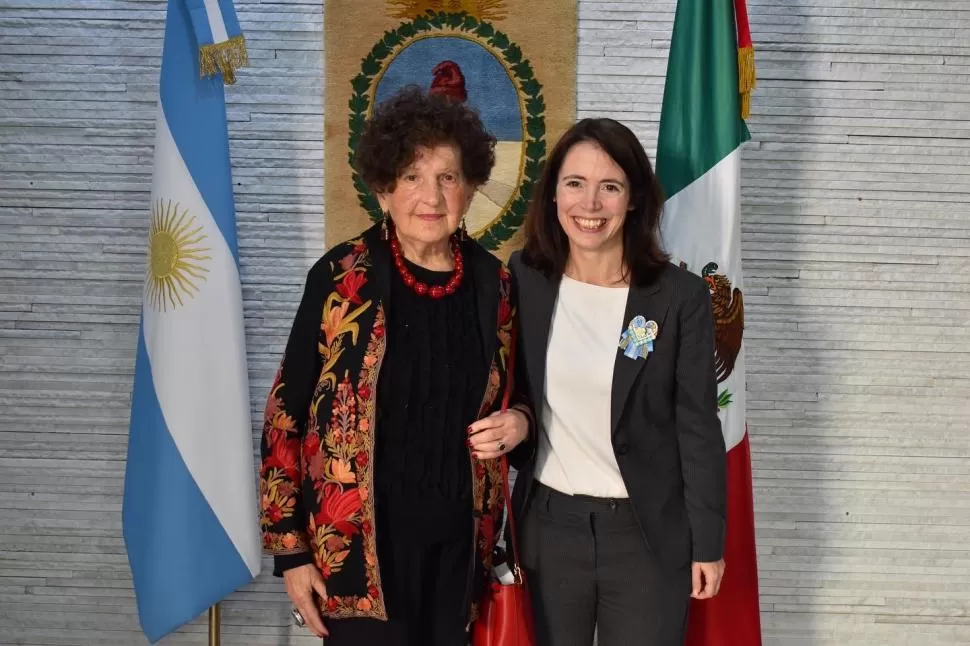 LA ESCRITORA PREMIADA. Glantz Shapiro, Honoris Causa de la UNT. 