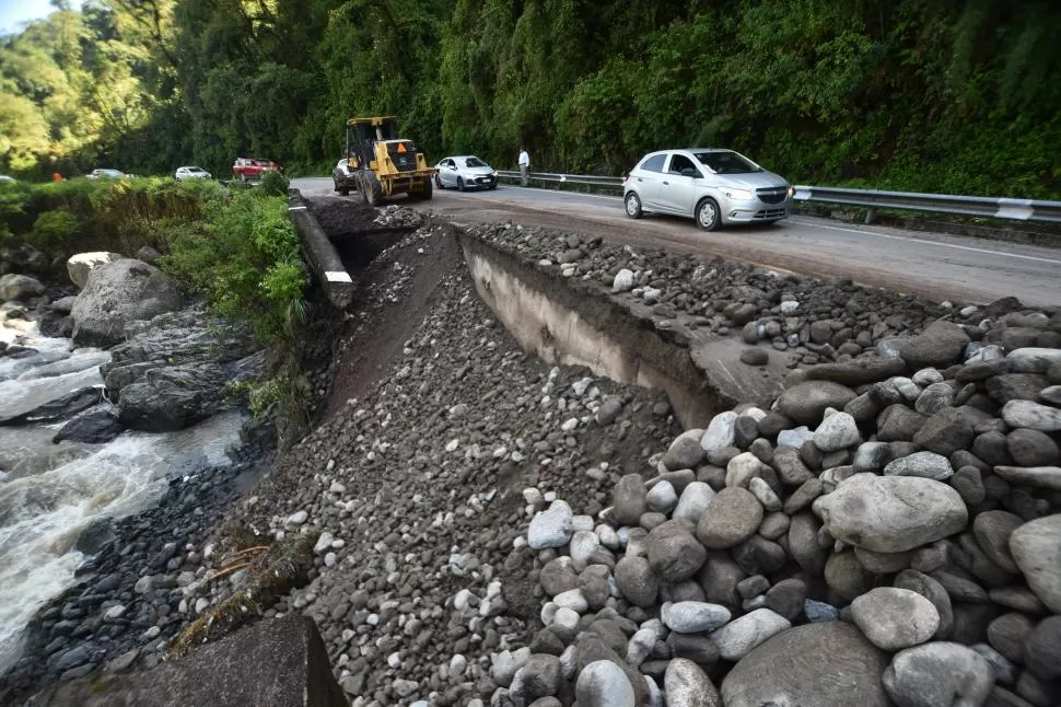 LAS DIFICULTADES QUE SE GENERARON. Las tormentas provocaron destrozos en la ruta a los valles.  