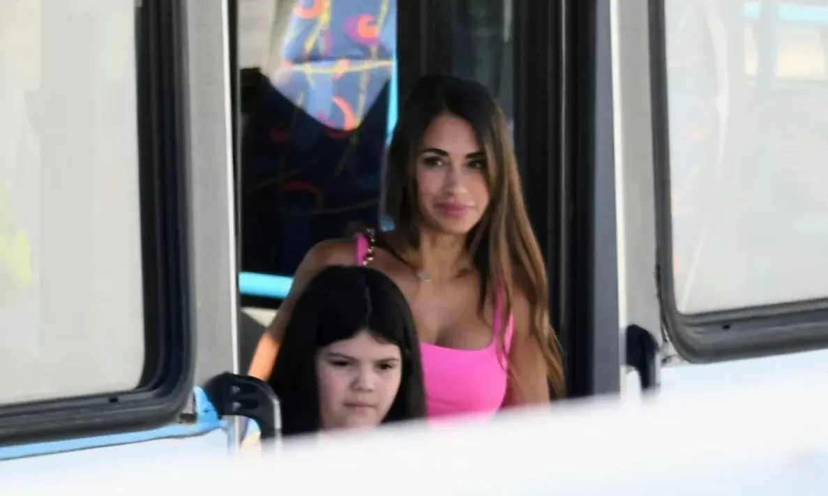 Antonela Roccuzzo y sus hijos están en Rosario