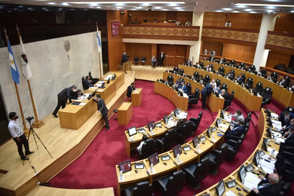 ANTES DE NAVIDAD, A SESIÓN. Los legisladores cerrarán el jueves el año volviendo al recinto. LA GACETA / FOTO DE INÉS QUINTEROS ORIO