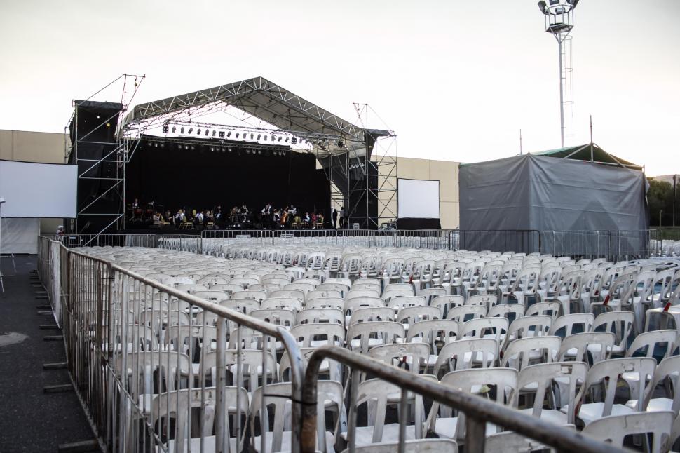 TODO LISTO. Los organizadores esperan la llegada de hasta 2.000 asistentes, que estarán cómodamente ubicados para poder disfrutar del recital.. 