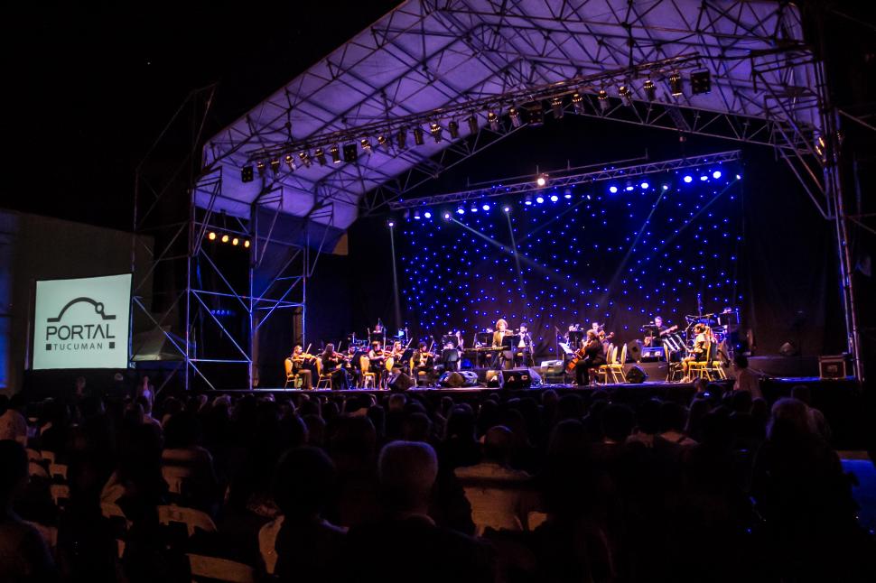 SHOWS ANTERIORES. El centro comercial ya organizó, con éxito de convocatoria y de realización, otros espectáculos conducidos por Ángel Mahler. 