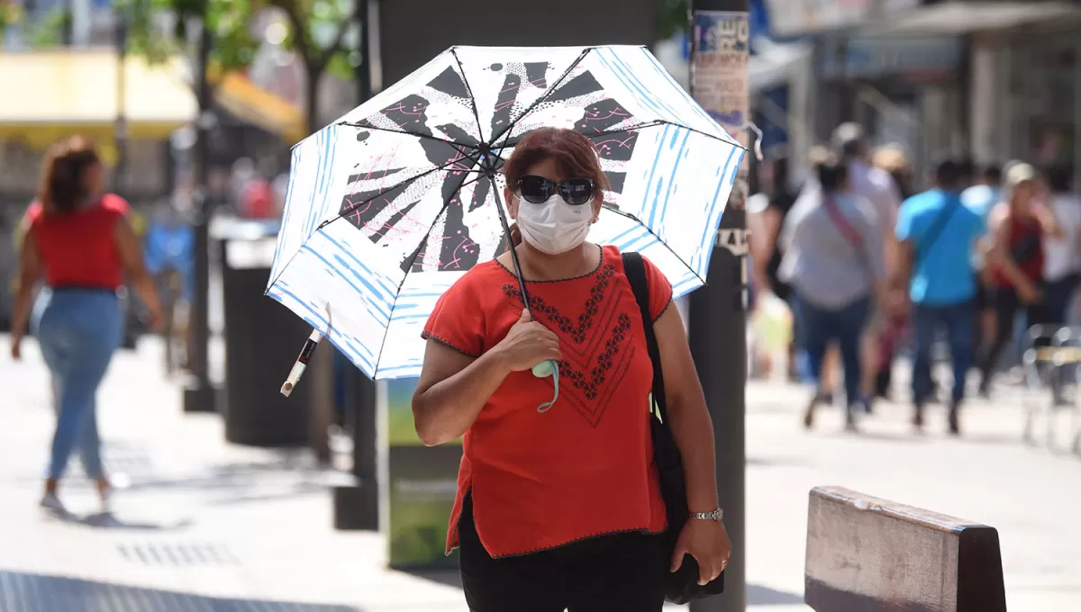 UN REFUGIO. El calor volverá a marcar la jornada en Tucumán y se espera una máxima de alrededor de 37 °C.