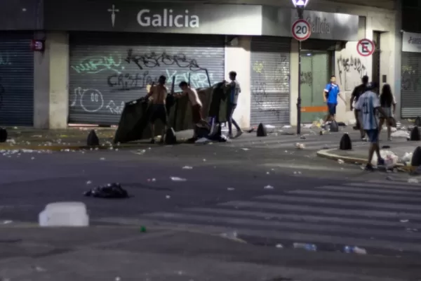 LA GACETA en Buenos Aires: el día después de los festejos y la violencia en el Obelisco