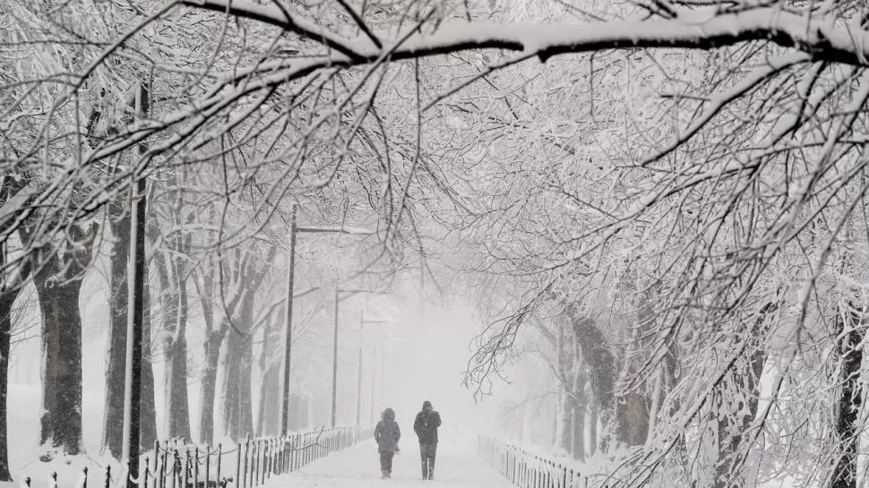 GÉLIDO. Anuncian vientos y frío extremo en una época de intenso tráfico  