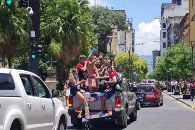 Más colores, menos comida y más ruido en las recibidas en Tucumán