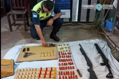 Secuestraron armas y municiones en dos allanamientos en la capital tucumana