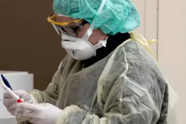 Covid-19: la OMS mantiene el nivel de máximo alerta por la pandemia