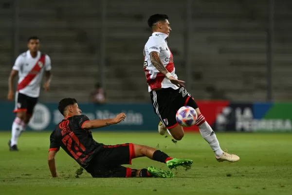 Video: la brutal patada que le fracturó el tobillo a Kranevitter en su regreso a River