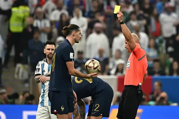 El árbitro de la final del Mundial respondió a las críticas de Francia