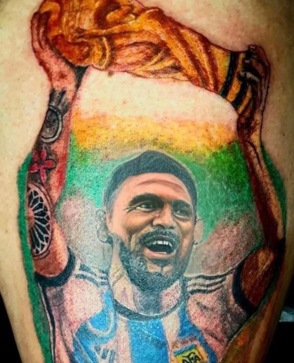 Messi, el Dibu Martínez y Otamendi: mirá los peores tatuajes en homenaje a la Selección argentina