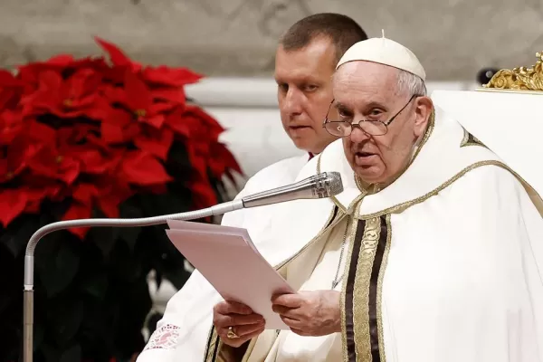 En la tradicional Misa de Gallo, el Papa pidió por los niños que sufren las guerras, la pobreza y la injusticia