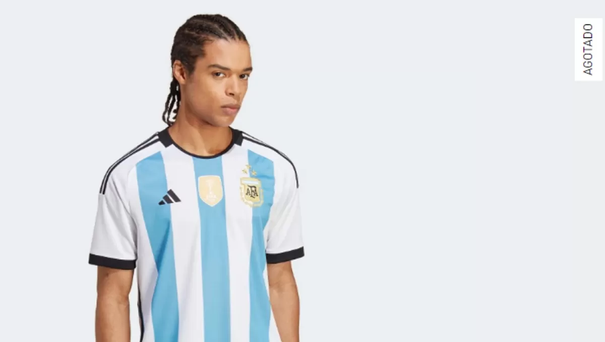 SIN STOCK. Desde la página de Adidas informaron que la camiseta de la Selección con las tres estrellas está agotada.