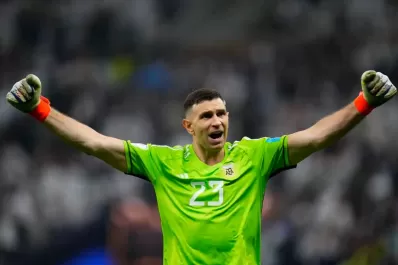 “Los extraño”: el Dibu Martínez comparó a los defensores de la Selección argentina con caballos