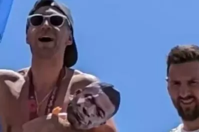 “¿Quién es el ‘Dibu’ Martínez para cargar?”, la fuerte crítica de un delantero chileno tras los festejos