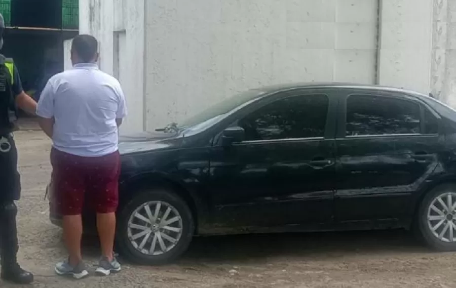 EL HOMBRE CAPTURADO POR LA POLICÍA. 