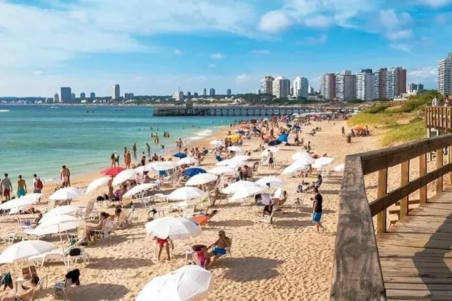 Vacaciones 2023: ¿cuánto cuesta veranear en Argentina vs en el exterior?