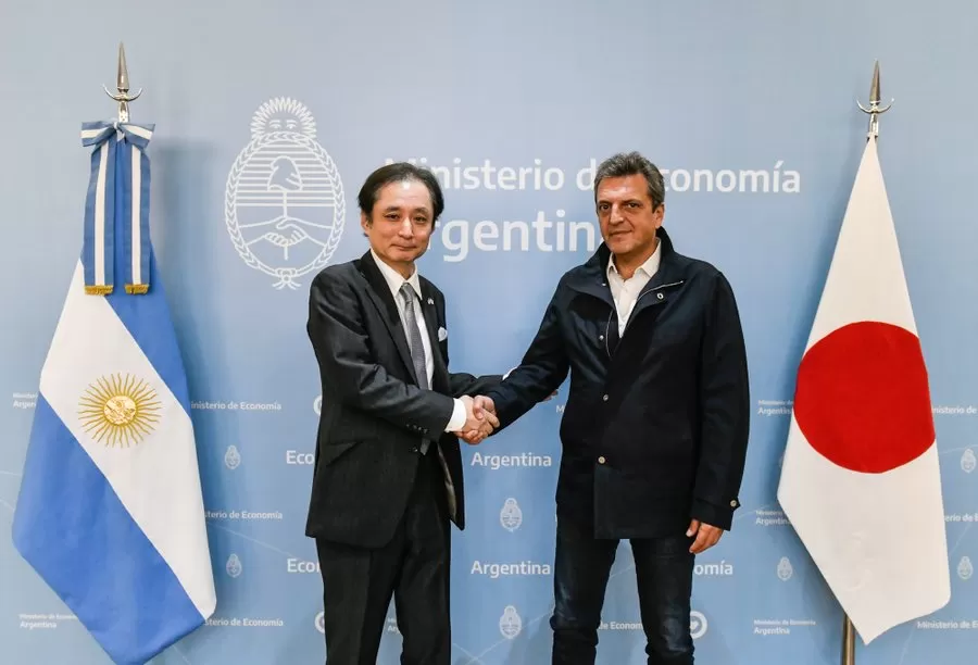 ARGENTINA-JAPÓN. Massa y Hiroshi se reunieron.