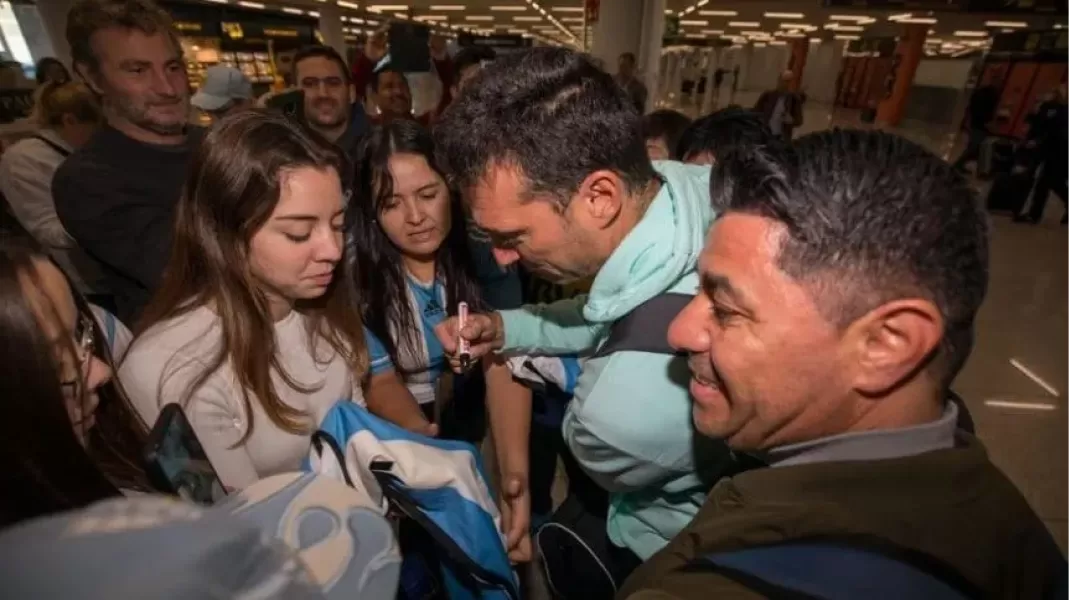 Argentina campeón mundial: la cálida bienvenida a Scaloni en Mallorca, su ciudad de residencia