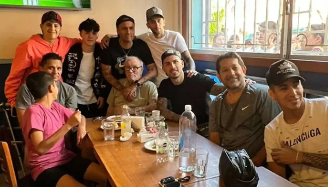 Leandro Paredes visitó el comedor de su barrio