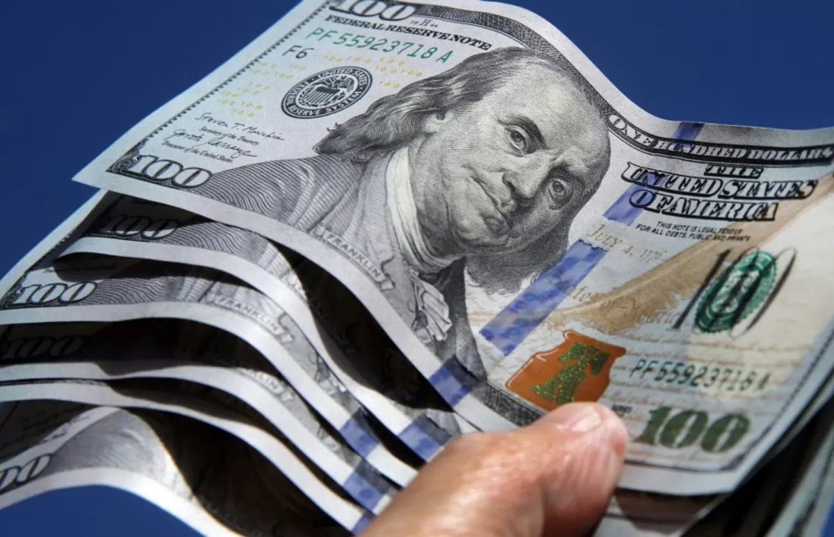 Dólar blue: otra jornada caliente hizo trepar la cotización en el mercado paralelo