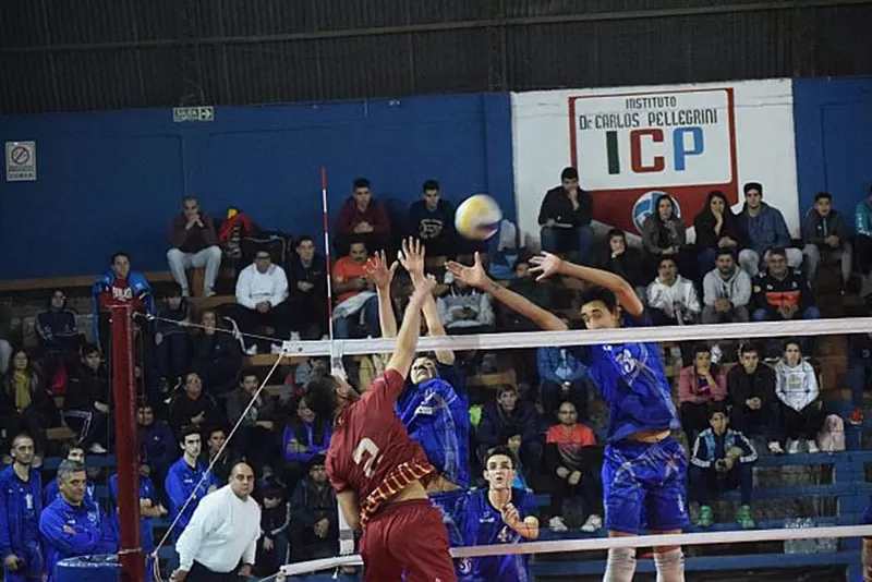 EXPECTATIVA. En la cancha de Pellegrini, organizador del torneo, se espera que las tribunas estén bien pobladas para ver a los equipos que jugarán la LNVM. 