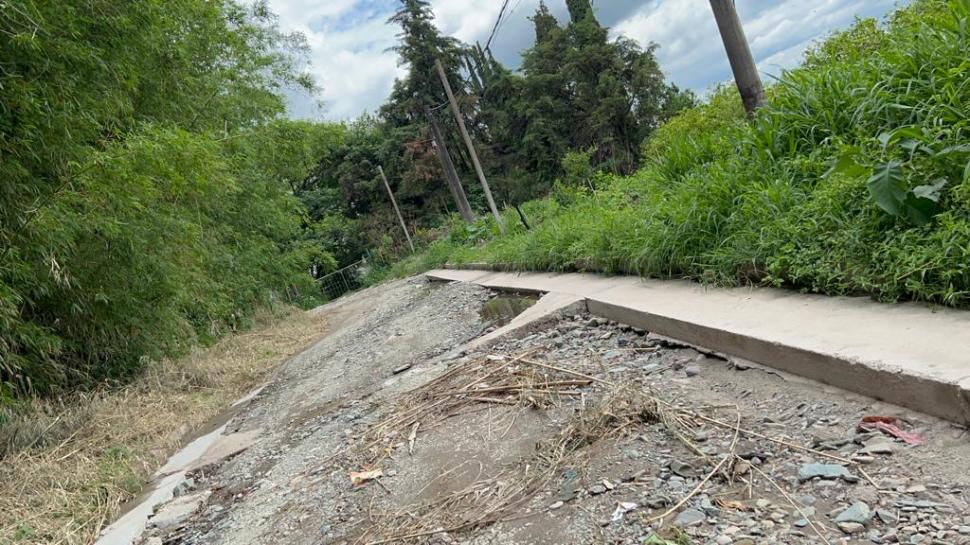 Puente de avenida América al 2.800: un paso “taponado” a propósito