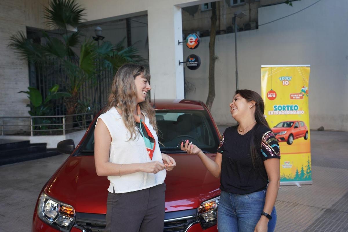 Entrega del auto del sorteo especial de Navidad del Tuqui 10