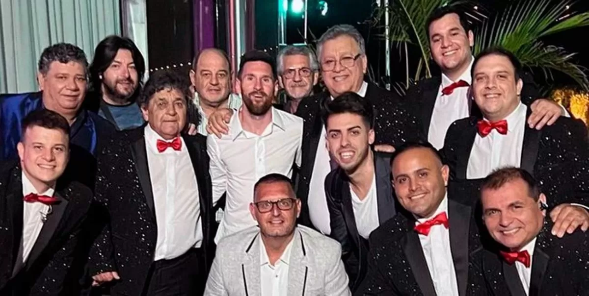 Messi con el grupo Los Palmeras