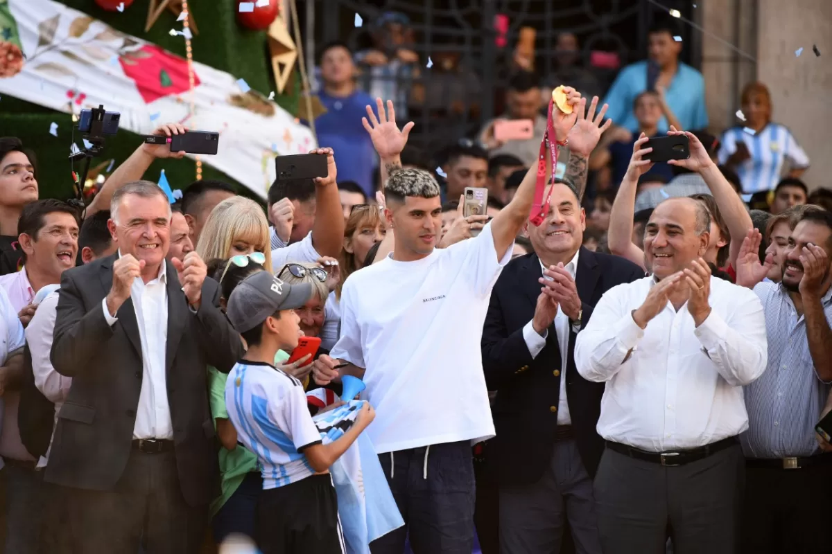 ARGENTINA CAMPEÓN. Palacios fue homenajeado y ovacionado en plaza Independencia. 