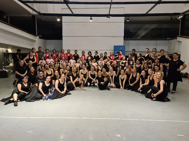 TODO LISTO. Parte del Ballet del Centro Andaluz, en un alto en los ensayos para ofrecer “Embrujo español”. 