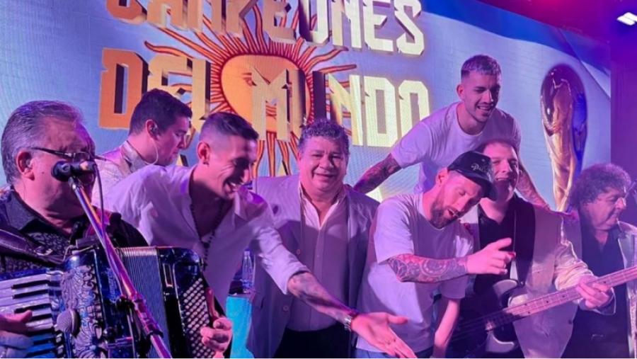 Los campeones del mundo bailando al ritmo de Los Palmeras