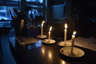 A la luz de las velas: afectado por los cortes en Buenos Aires, un campeón del mundo pasó la noche del 31 sin luz