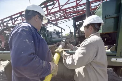 Comenzó la obra del pozo en el barrio sin agua del sur