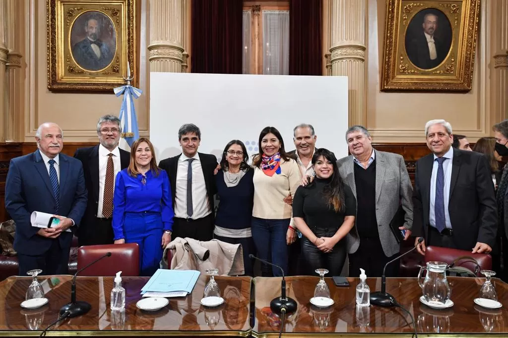 PABLO YEDLIN y demás integrantes de la Comisión de Salud. 