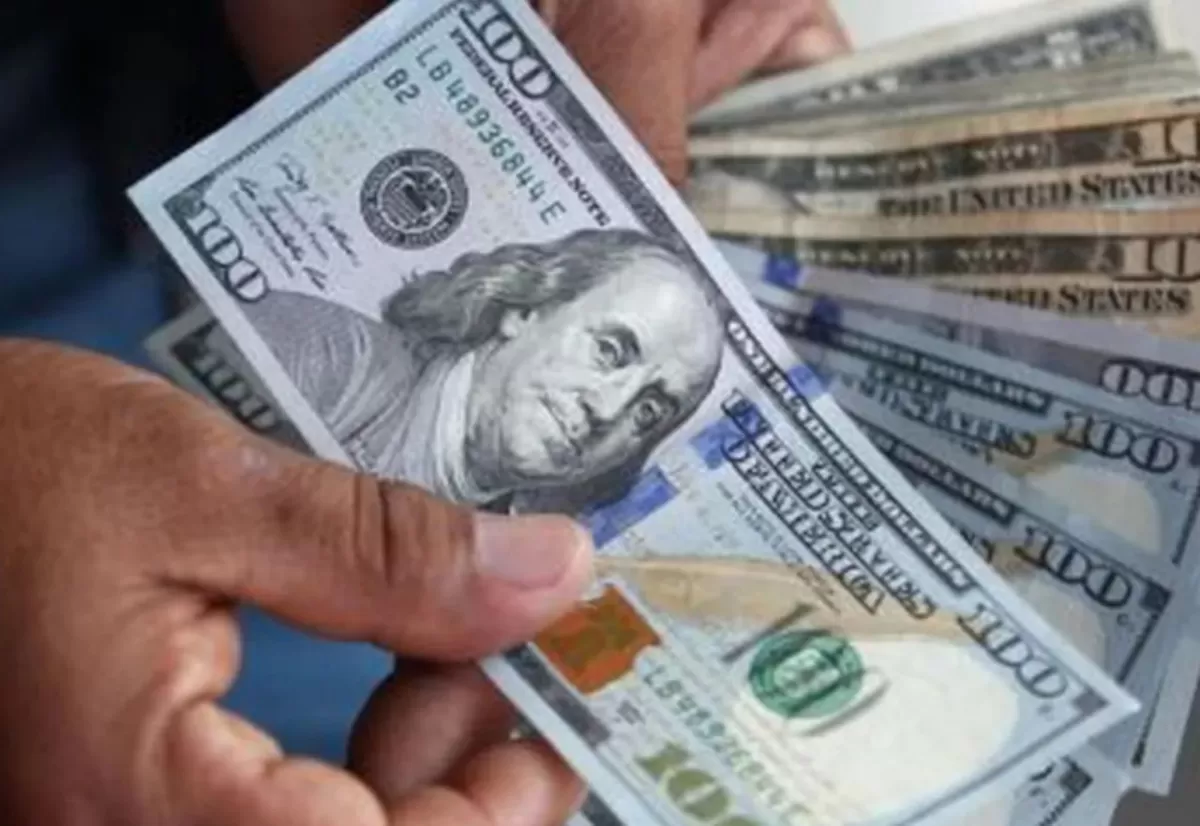 Dólar blue: en el primer lunes del año baja la cotización de la moneda norteamericana