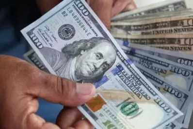 Dólar blue: en el primer lunes del año baja la cotización de la moneda norteamericana