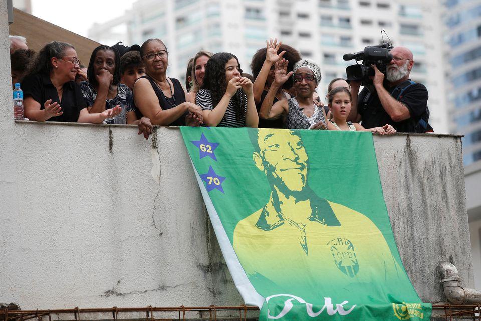 Multitudinario adiós al amado Rey de Brasil