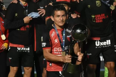 Con la mediación de Chiqui Tapia, el Pulguita Rodríguez seguirá un año más en Colón