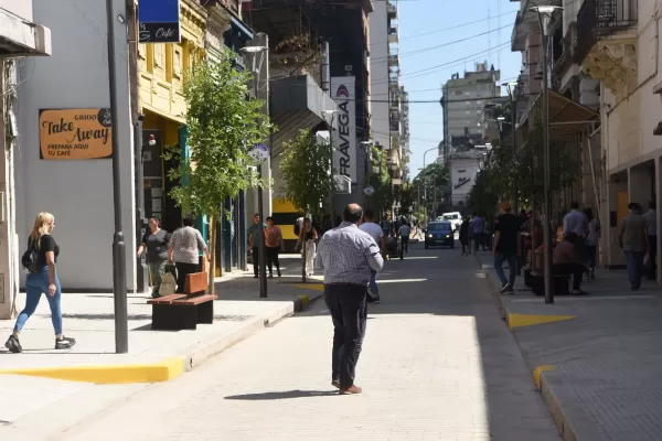 Semipeatonalización: Germán Alfaro inauguró las obras en la calle 9 de Julio primera cuadra