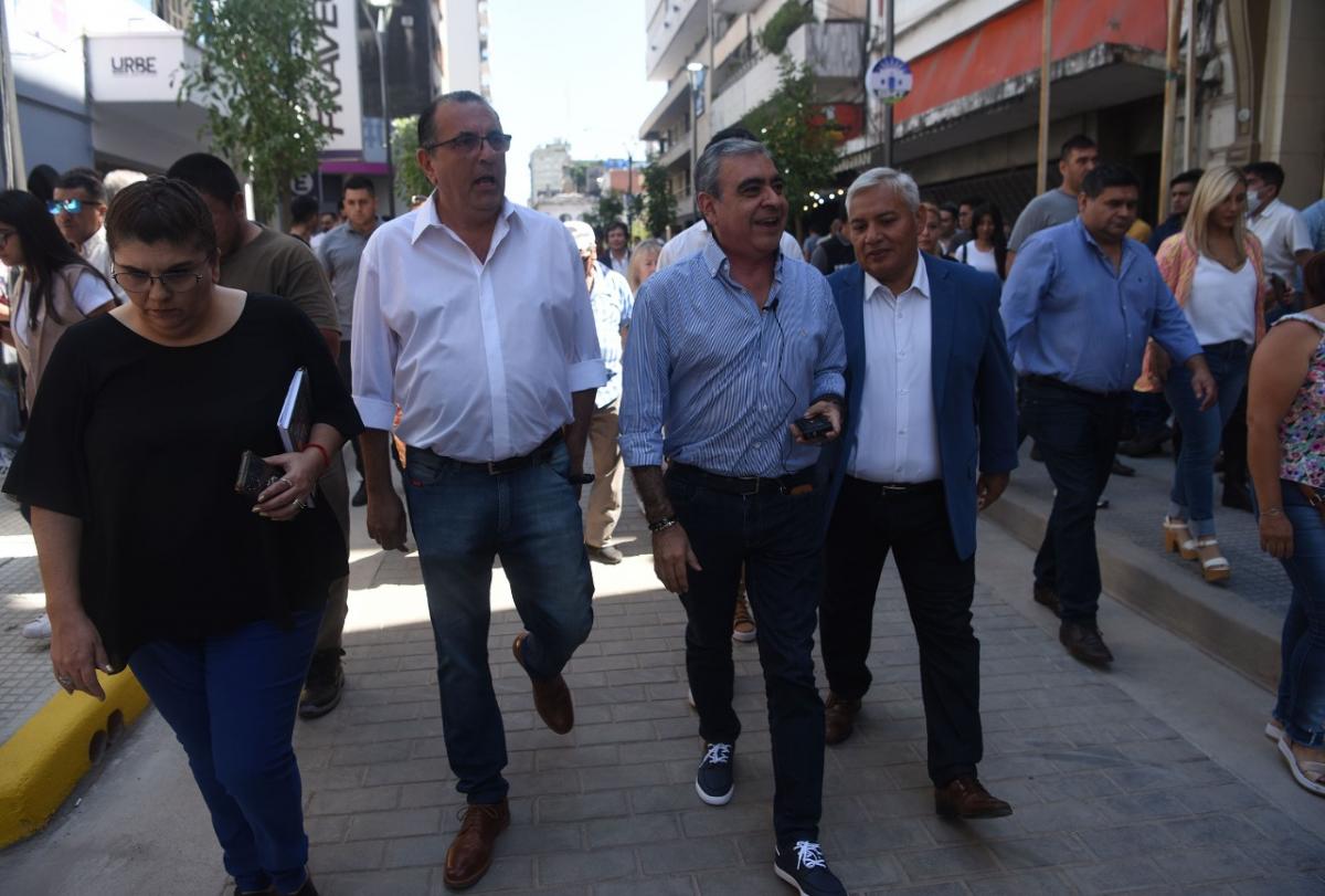 El intendente recorrió la peatonalización. FOTO LA GACETA / Franco Vera